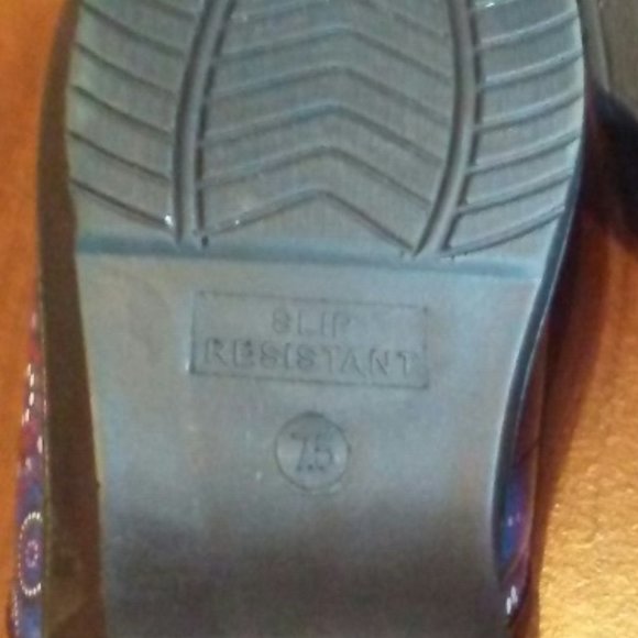 Women's nursing clogs (unknown brand) - size 7.5 - excellent condition - Picture 4 of 4